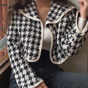 Beautiful Jacket Black & white with a marine style Super confortable and cozy